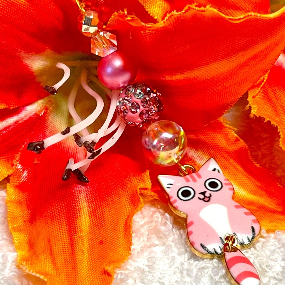 Calling all cat lovers and fur baby moms-cute keychain/purse bling
